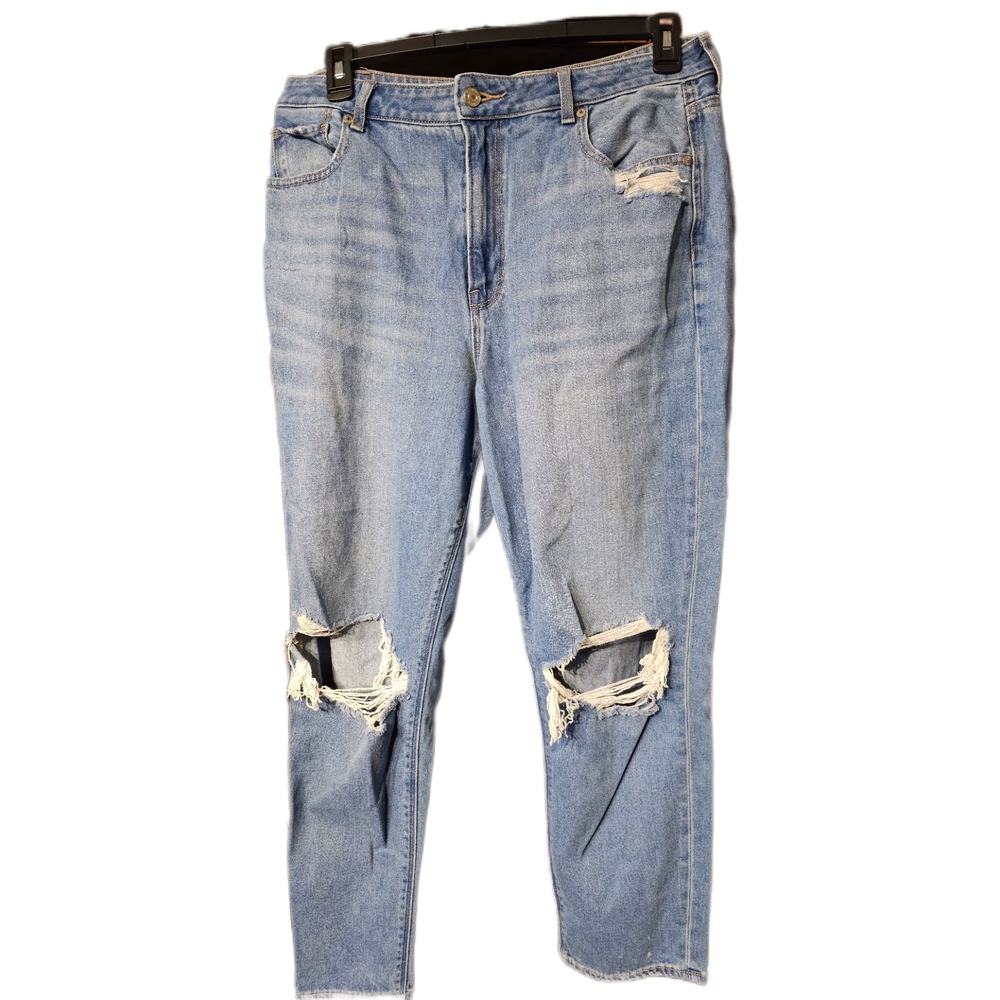 American Eagle Outfitters Light Blue Distressed Boyfriend Jeans